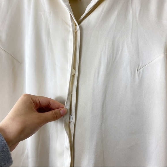 Jones Wear Beige/Ivory Long Sleeve Buttoned Blouse Size 4 - Picture 4 of 9